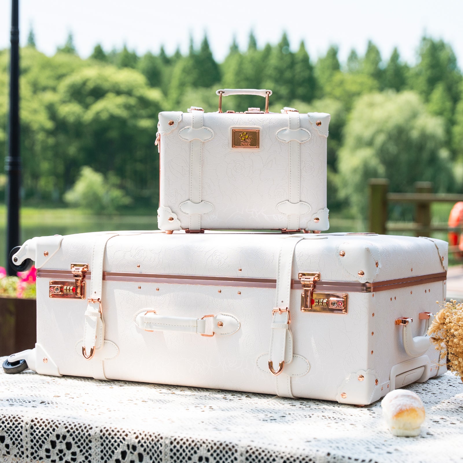 Vintage trunk luggage set sale